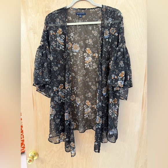 American Eagle Sheer Floral Kimono - Picture 5 of 11